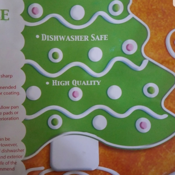 9" Round Christmas Tree Cake Pan - Picture 3 of 6